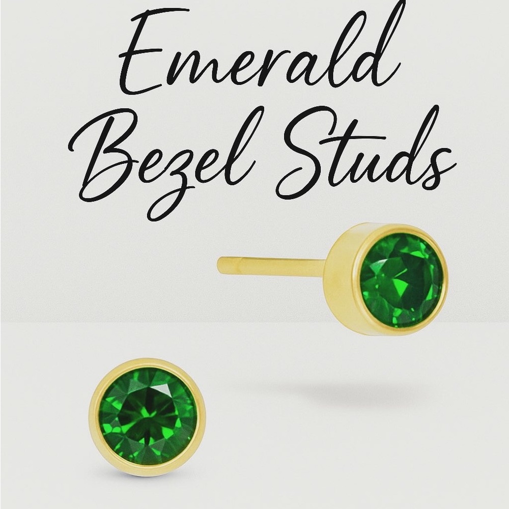 Elegant Gold and Green Stud Earrings